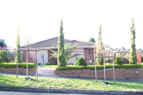 Property photo of 8 Goldsmith Close Endeavour Hills VIC 3802