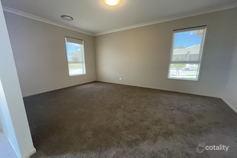 Property photo of 8 Tramore Esplanade Chisholm NSW 2322