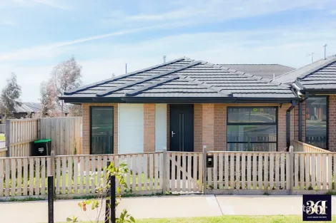 Property photo of 12 Milliri Way Rockbank VIC 3335