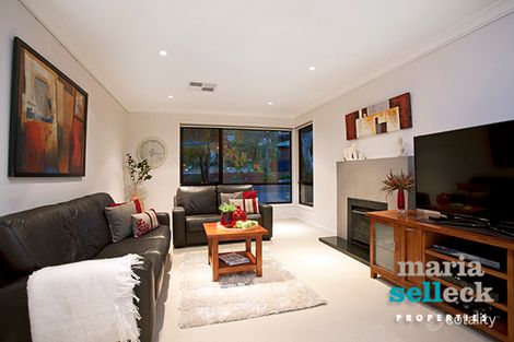 Property photo of 6 Leane Street Hughes ACT 2605