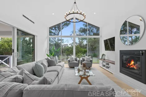 Property photo of 3 Roehampton Crescent Mount Eliza VIC 3930