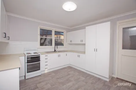 Property photo of 26 Wyangan Avenue Griffith NSW 2680
