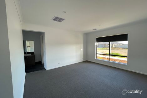 Property photo of 90 Wendouree Drive Kialla VIC 3631