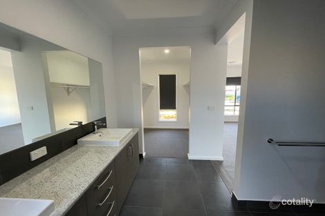 Property photo of 90 Wendouree Drive Kialla VIC 3631