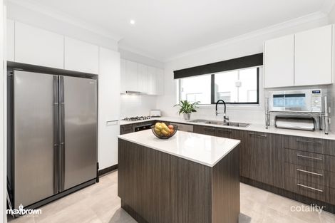 Property photo of 12 Lithgow Way Mooroolbark VIC 3138
