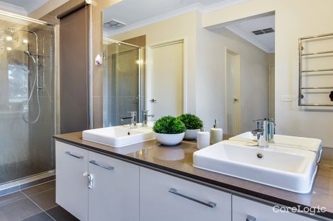 Property photo of 12 Holly Green Circuit Truganina VIC 3029