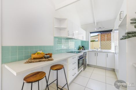 Property photo of 2/11 Beitz Avenue Labrador QLD 4215