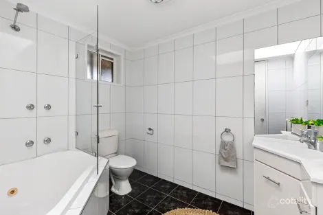 Property photo of 1/25 Hutcheson Avenue Highton VIC 3216