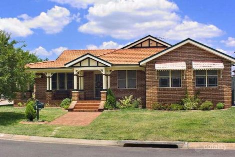 11 Banksia Pl, Wattle Grove, NSW 2173