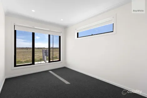 Property photo of 113 Lakeridge Drive Wollert VIC 3750