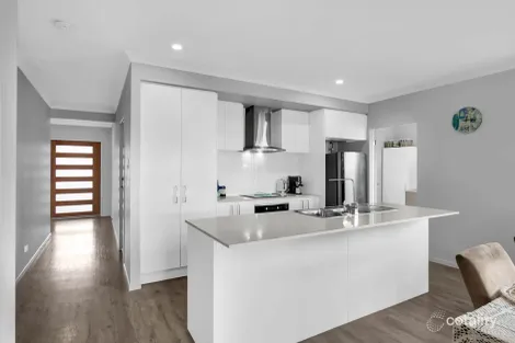 Property photo of 28 Jonas Circuit Holmview QLD 4207