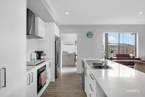 Property photo of 28 Jonas Circuit Holmview QLD 4207