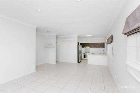 Property photo of 7/30 Crump Street Holland Park West QLD 4121