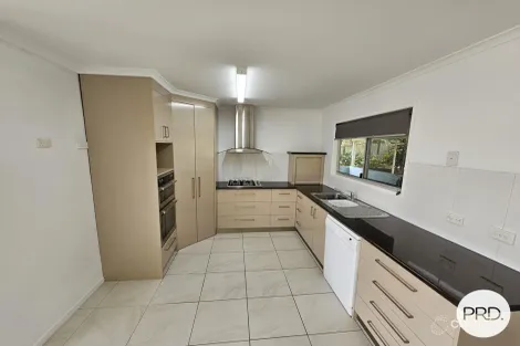 Property photo of 27 Crest Avenue Boyne Island QLD 4680