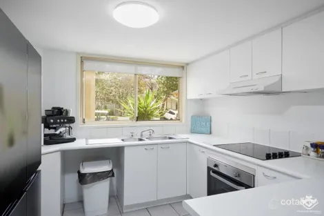Property photo of 61/3 Arundel Drive Arundel QLD 4214