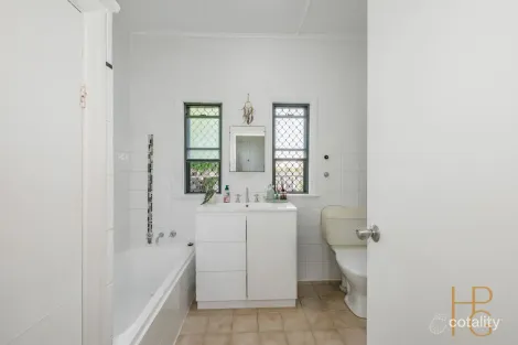 Property photo of 40 Dunn Road Avenell Heights QLD 4670