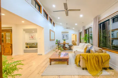 Property photo of 10 Nungeroo Court Eltham North VIC 3095