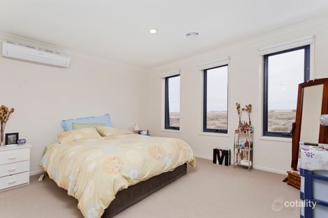 Property photo of 8 Royal Circuit Point Cook VIC 3030
