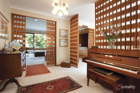 Property photo of 10 Streeton Crescent Ivanhoe East VIC 3079