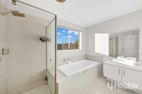 Property photo of 66 Cotton Field Way Brookfield VIC 3338