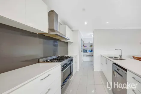 Property photo of 66 Cotton Field Way Brookfield VIC 3338