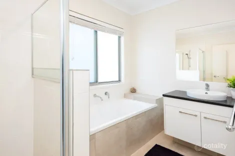 Property photo of 27 Belconnen Drive Pimpama QLD 4209