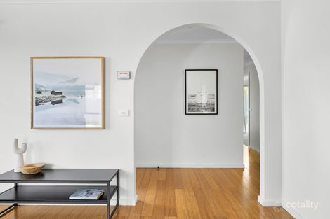 Property photo of 41 Collins Crescent Berwick VIC 3806