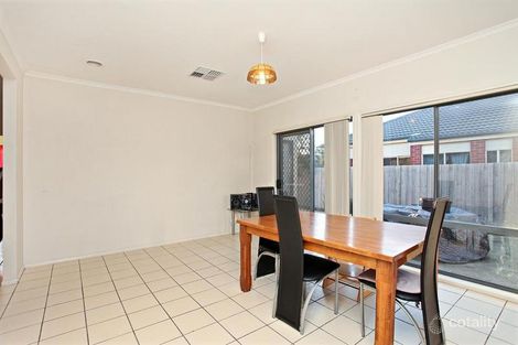 Property photo of 33 Beaumont Drive Point Cook VIC 3030