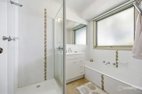 Property photo of 21 Marina Drive Mount Clear VIC 3350