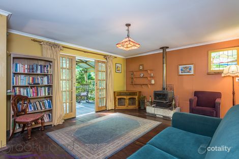 Property photo of 6 Turvey Lane Mundaring WA 6073