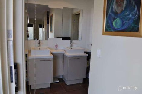 Property photo of 36 Highcrest Circuit Molendinar QLD 4214