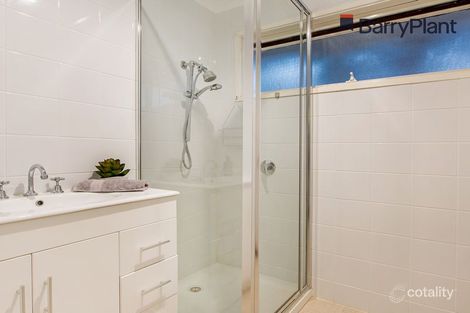 Property photo of 2/3 Kuranga Court Mornington VIC 3931