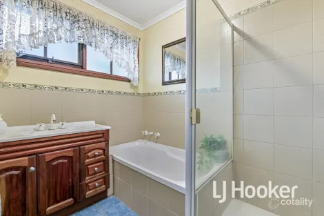 Property photo of 3 Ti-Tree Lane Koo Wee Rup VIC 3981