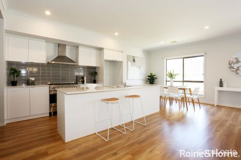 Property photo of 8 Genista Street Point Cook VIC 3030