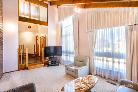 Property photo of 4 Venice Court Avondale Heights VIC 3034