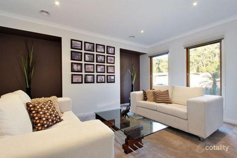 Property photo of 32 Tudor Drive Mooroolbark VIC 3138
