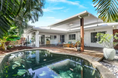 Property photo of 2 Barrier Close Clifton Beach QLD 4879