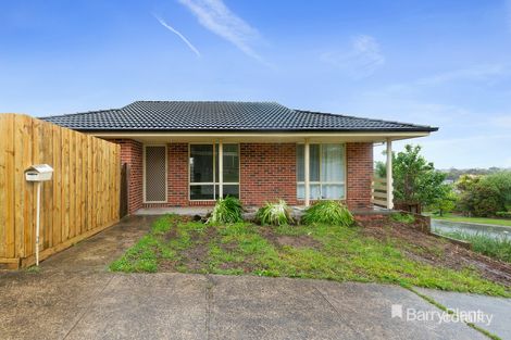 Property photo of 2 Luca Place Pakenham VIC 3810