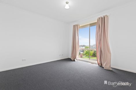 Property photo of 2 Luca Place Pakenham VIC 3810