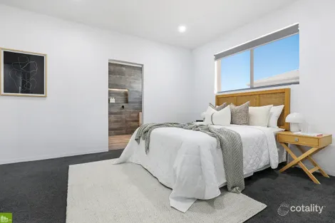 Property photo of 30 Carlyle Close Dapto NSW 2530