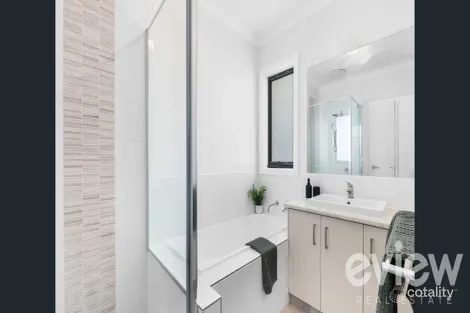 Property photo of 1 Hutton Road Werribee VIC 3030