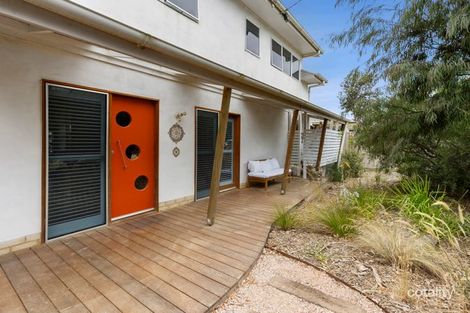 24 Swan Pde, St Leonards, VIC 3223