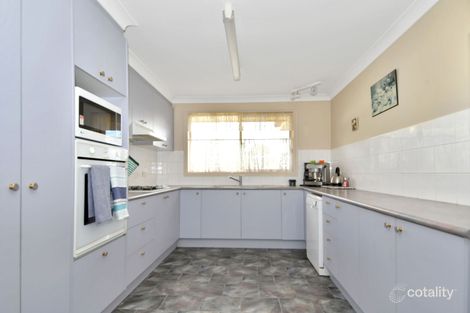 Property photo of 4 Collins Close Kelso NSW 2795