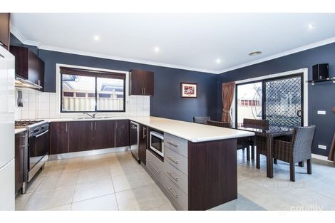 Property photo of 5 Gairdners Pass Caroline Springs VIC 3023