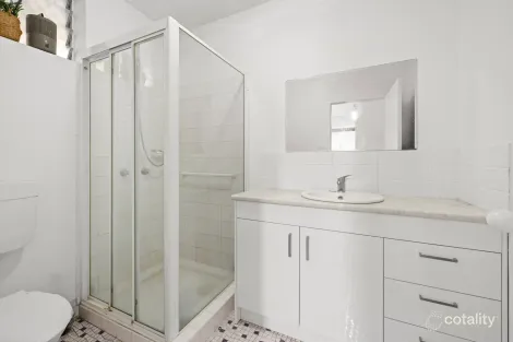 Property photo of 2/24 Weston Street Coorparoo QLD 4151