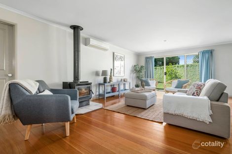 Property photo of 1 Pine Close Woodend VIC 3442