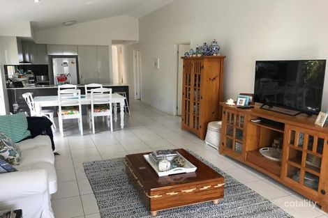 Property photo of 18 Allen Street Wynnum QLD 4178