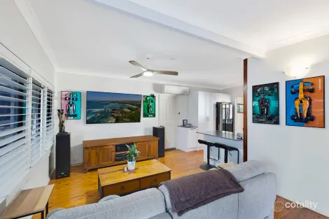 Property photo of 4 Hume Boulevard Killarney Vale NSW 2261