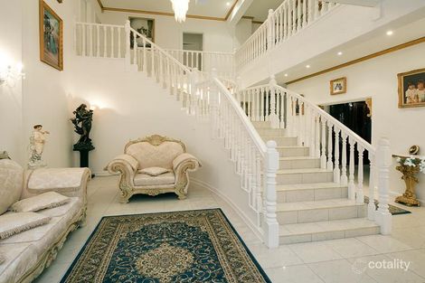 Property photo of 7 Schanck Place Endeavour Hills VIC 3802