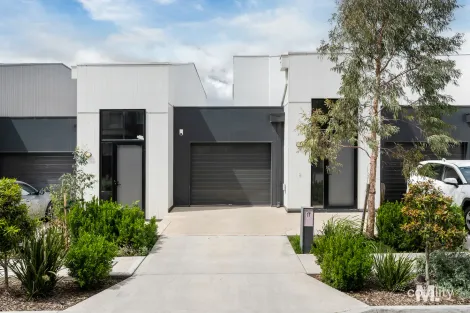 Property photo of 11 Wattlebird Court Sunshine North VIC 3020